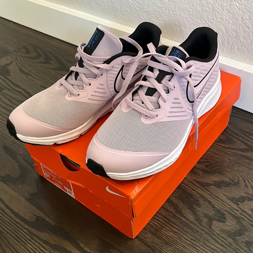 Nike Star Runner 2(GS) size 6.5Y